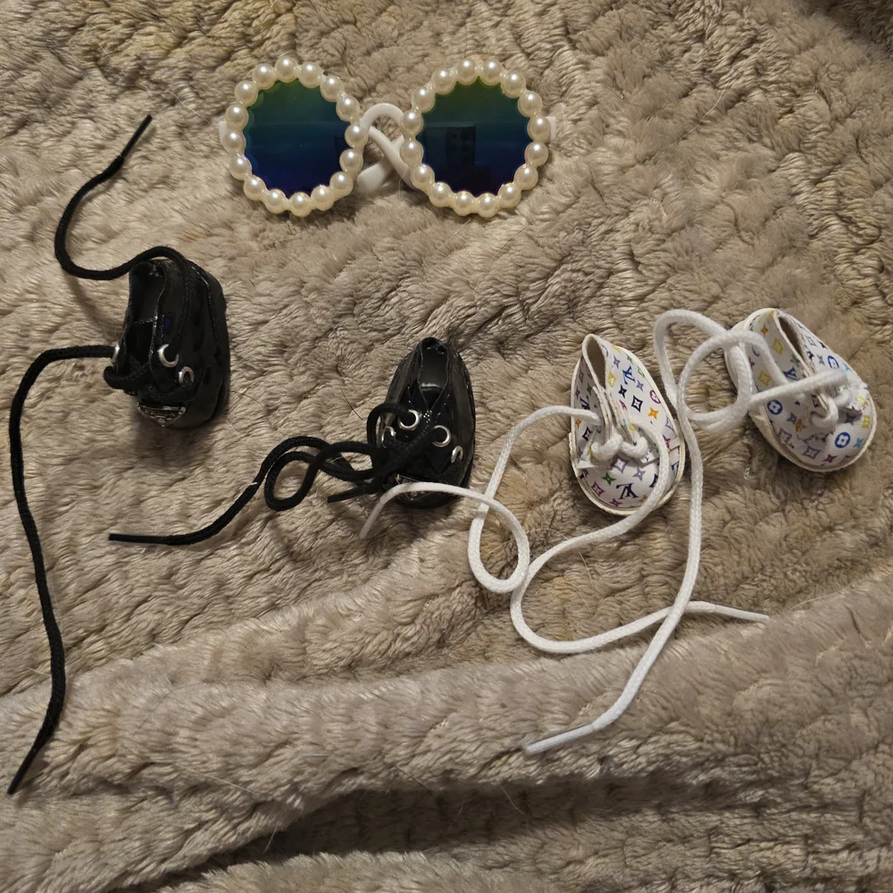 Pearl-Accented Kids Sunglasses with Black and White Frames Shoes For Plush Charm